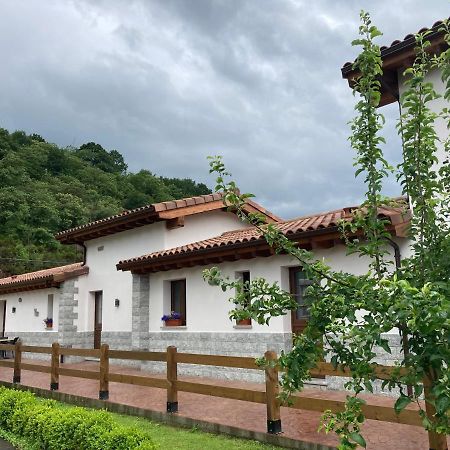 Apartamentos La Presa El Molin Onís エクステリア 写真