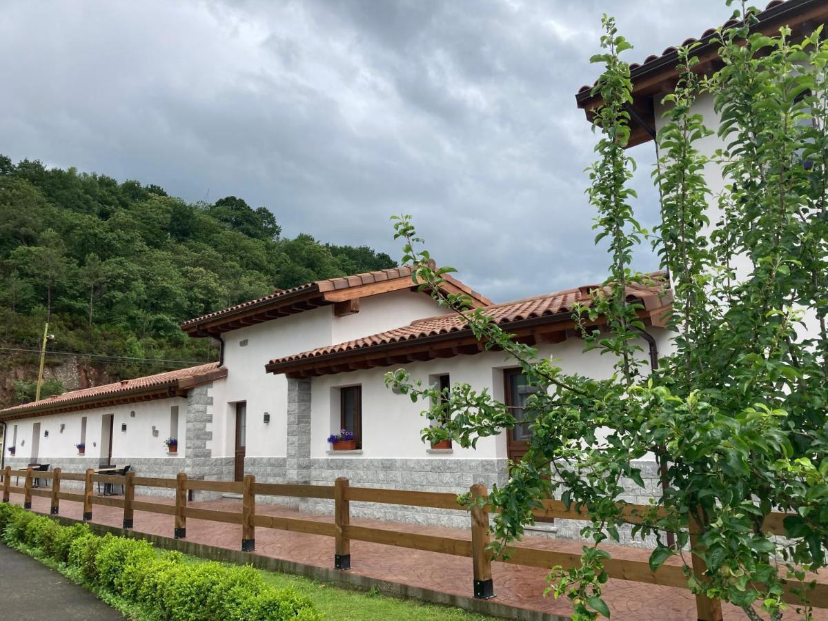 Apartamentos La Presa El Molin Onís エクステリア 写真